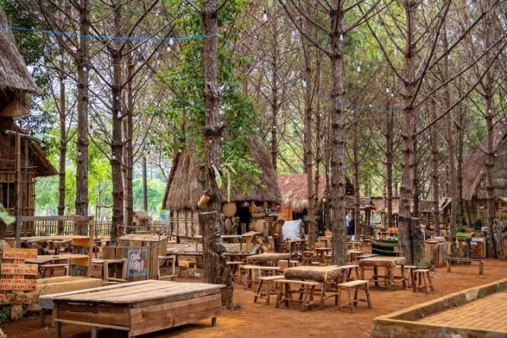Mang Den Market