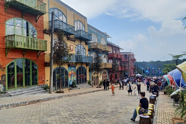 Mang Den Walking Street